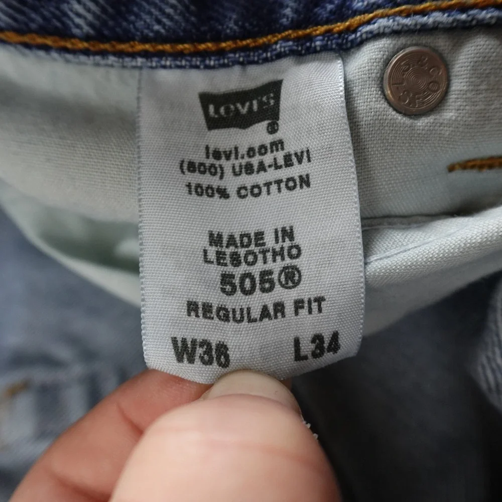 VTG Levis Jeans Mens 36X34 Dark Blue Denim Pants 505 Straight Fade Whiskered Y2K